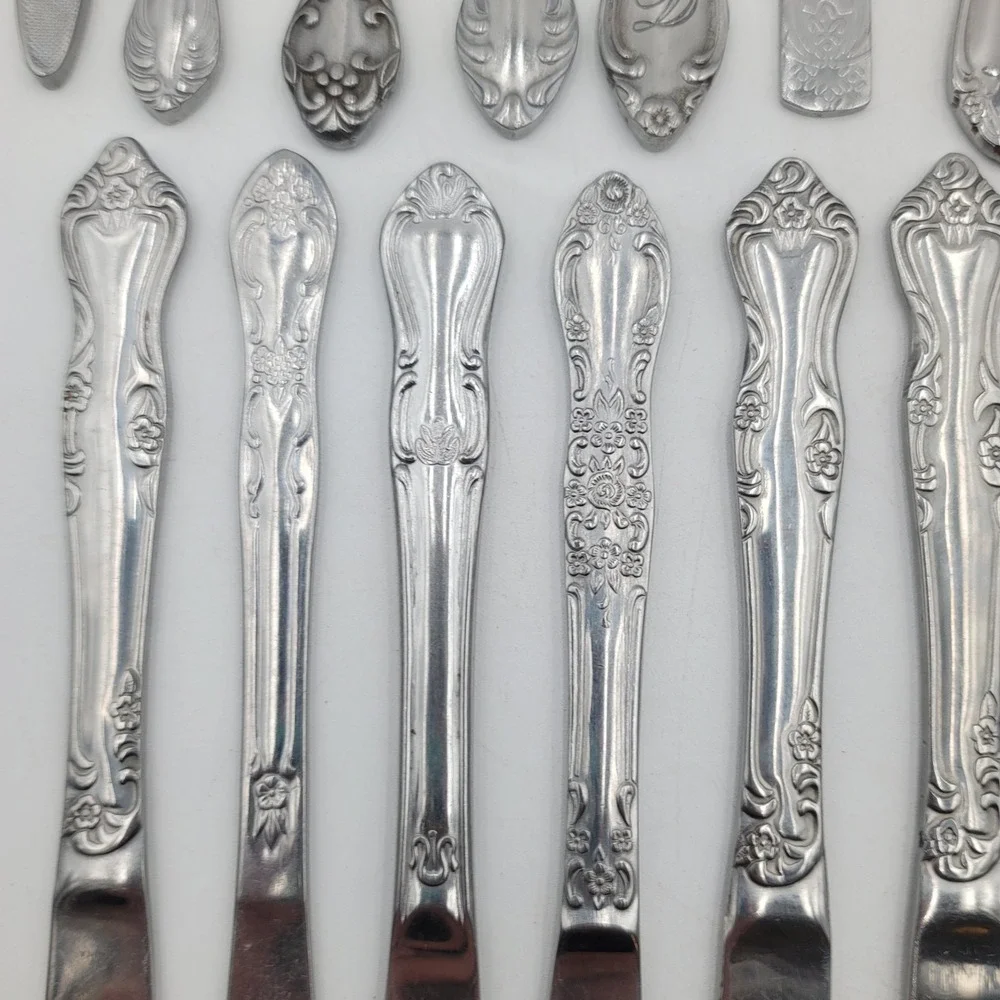 30pc Mixed Lot Dinner Knives Ornate Floral Mismatched Stainless Flatware Crafts